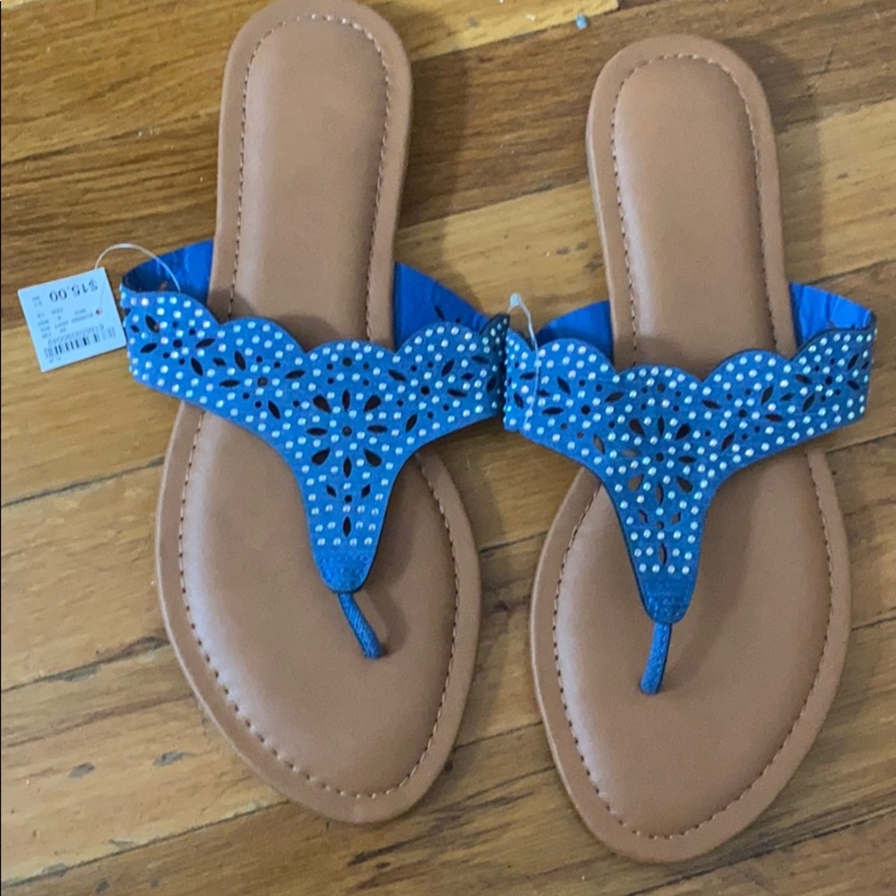 BRAND NEW TAG ON SANDALS !!